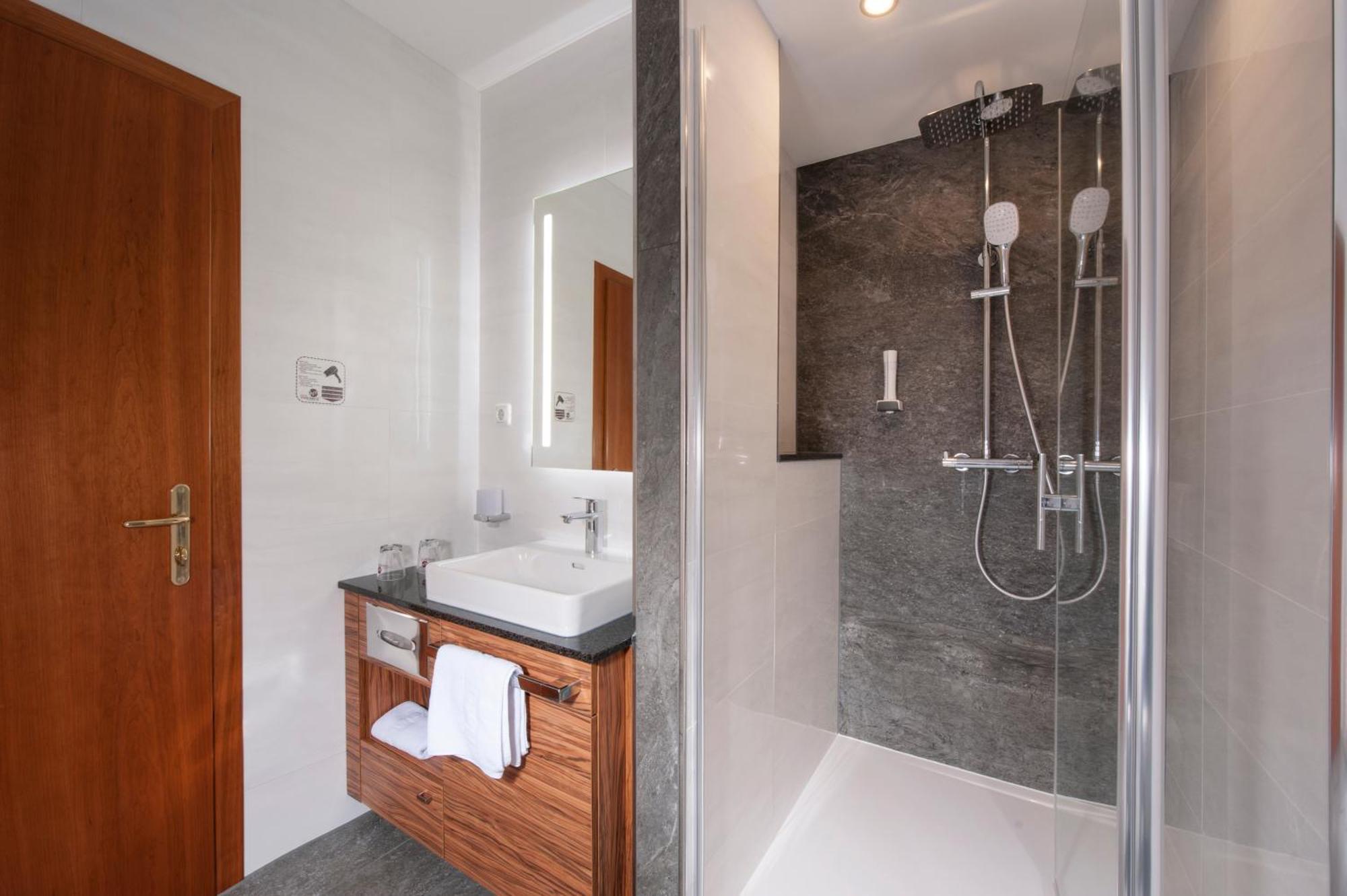 Hotel Weinberg Gmbh Preising Экстерьер фото